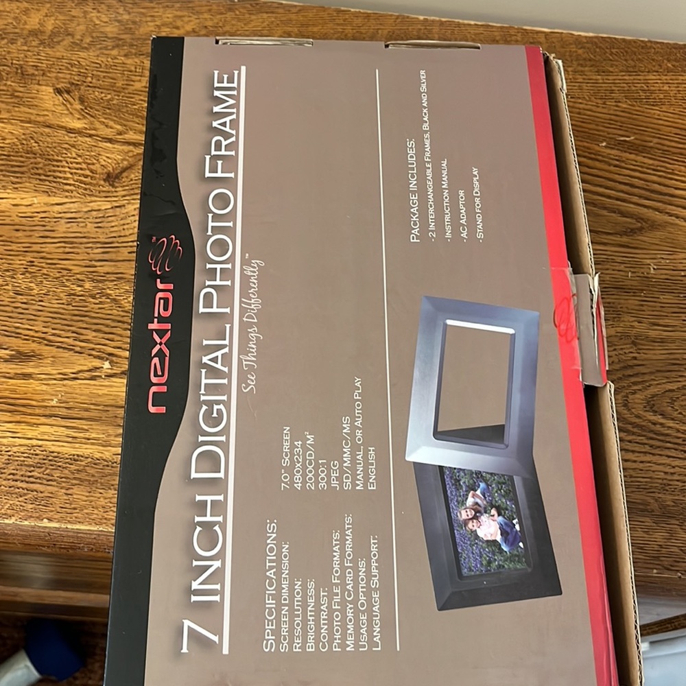 7 Inch Digital Photo Frame by Nextar - Picture 2 of 4